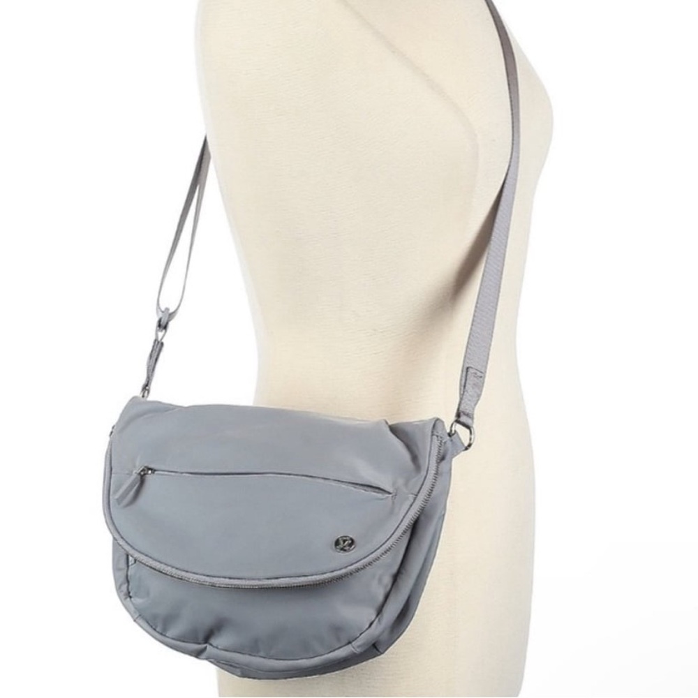 Lululemon festival messenger rhino Gray Crossbody Bag 5L purse carry all gym
